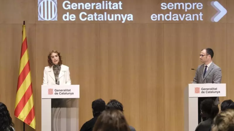 01/03/2023 - La consellera de Justícia, Drets i Memòria, Gemma Ubasart, i el director general de Memòria Democràtica, Alfons Aragoneses, en la presentació de la nova llei.
