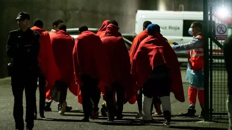 Decenas de migrantes rescatados por Salvamento Marítimo llegan al Muelle de Arguineguín, Gran Canaria, el 14 de febrero de 2023, en Gran Canaria.