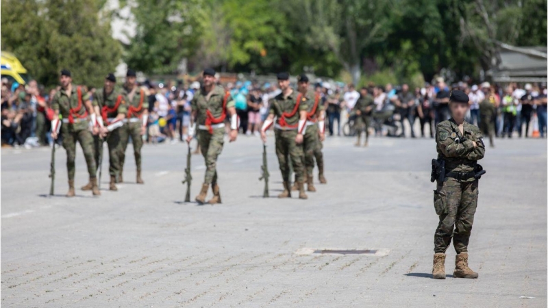 Imagen de archivo una mujer soldado en la base militar 'El Goloso'.