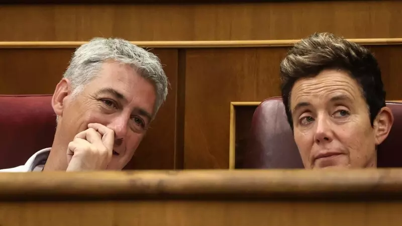 El portavoz adjunto de EH Bildu en el Congreso, Oskar Matute, y la diputada de EH Bildu en el Congreso, Bel Pozueta