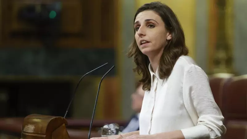 La diputada de Unidas Podemos Lucía Muñoz interviene durante la sesión de tarde del pleno del Congreso de los Diputados, este martes, en Madrid.