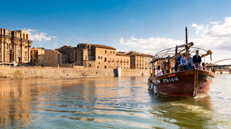 Podem descobrir Tortosa des de l'Ebre