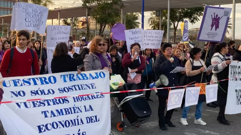 Multitudinaria manifestación por el 8M en Sevilla convocada por la Asamblea Feminista.