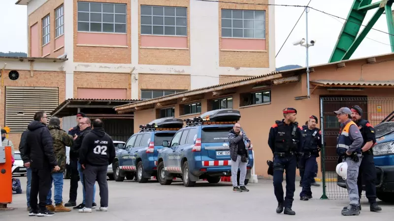 Treballadors i Mossos a la mina de Súria on han mort tres treballadors