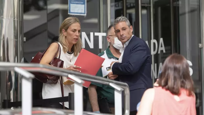 La abogada de la familia, Mar de la Loma y la pareja de Silvia Indalia, Daniel Puyato, a su llegada a los Juzgados de Plaza Castilla, a 16 de junio de 2022, en Madrid.