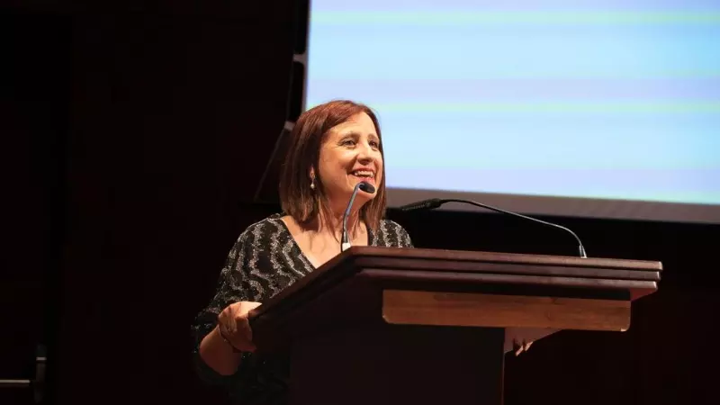 María José Pintor, redactora jefe de 'Público' en la entrega de premios de la asociación de mujeres artistas Blanco, Negro y Magenta.