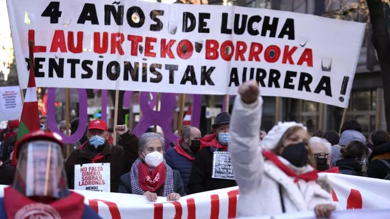 Imagen de archivo de varios pensionistas durante una manifestación para exigir unas pensiones dignas, a 15 de enero de 2022, en Bilbao, Vizcaya, Euskadi (España)