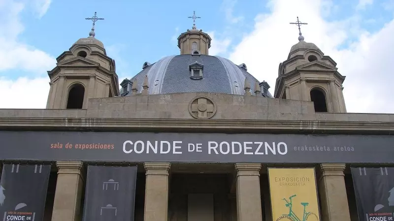 El Monumento a los Caídos, en el Segundo Ensanche de la ciudad de Pamplona, capital de la Comunidad Foral de Navarra.