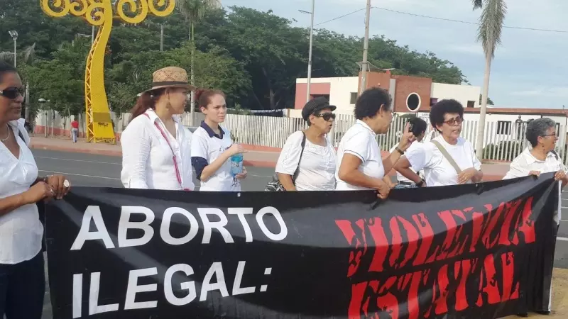 En octubre de 2006, el Frente Sandinista apoyó en el Parlamento la derogación del abortó terapéutico. Desde entonces es una demanda de las mujeres.