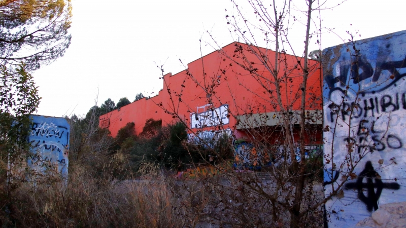 Vista general de l'entrada a l'antiga discoteca Pont Aeri de Manresa