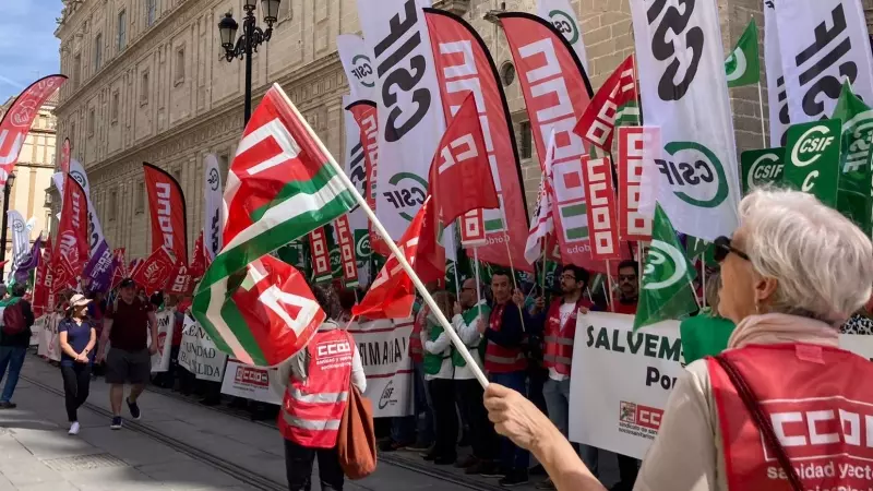 Concentración en Sevilla a las puertas del Servicio Andaluz de Salud.