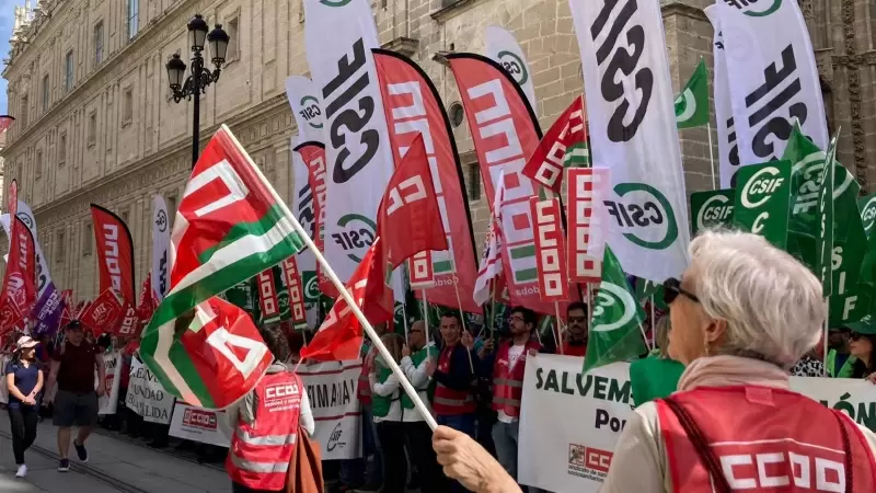 Concentración en Sevilla a las puertas del Servicio Andaluz de Salud.