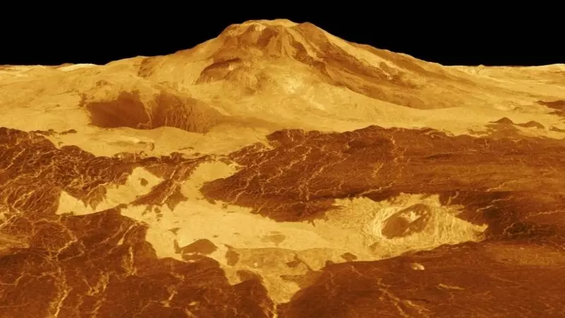 Cumbre del volcán Maat Mons (Venus)