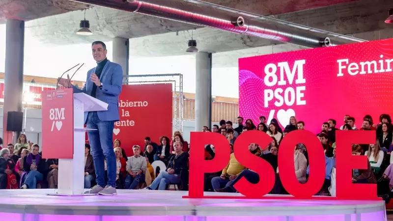 El secretario general del PSOE y presidente del Gobierno, Pedro Sánchez, interviene durante un acto que conmemora el Día Internacional de la Mujer, 8M, en el Pabellón de Convenciones de la Casa de Campo,