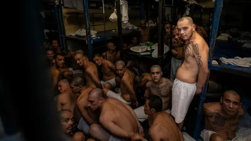 Un grupo de hombres en una de las celdas del centro penitenciario.