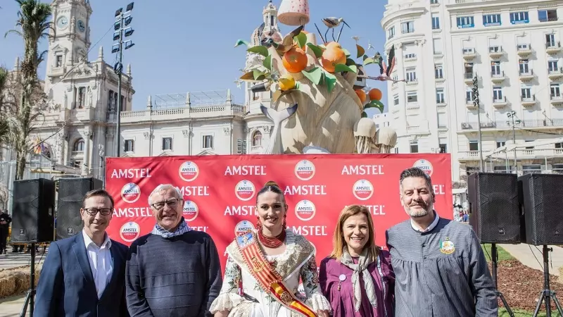 19/03/2023. Pablo Mazo, director regional de Relaciones Institucionales de Heineken España; Pilar Bernabé, delegada del Gobierno en Valencia; Laura Mengó, Fallera Mayor; Carlos Galiana, concejal de Cultura Festiva; y Javier Prat, director territorial de l