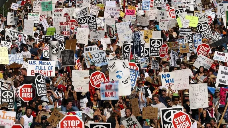 19/03/2023. Manifestantes en contra de la guerra de Irak, a 18 de enero, en Washington.