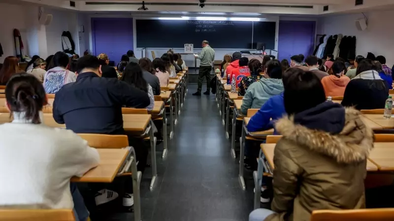 Un grupo de personas en las pruebas de Formación Sanitaria Especializada convocada por el Ministerio de Sanidad en la Facultad de Informática de la Universidad Complutense de Madrid, a 21 de enero de 2023, en Madrid (España).