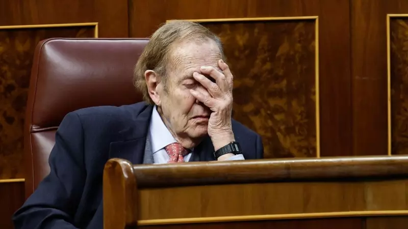 Ramón Tamames, el candidato de Vox para la moción de censura contra Pedro Sánchez, gesticula durante la segunda jornada en el Congreso de los Diputados.