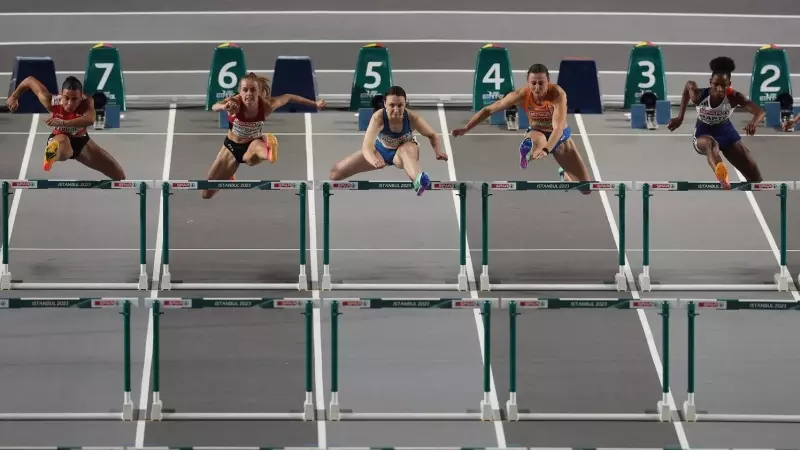 Carrera femenina de obstáculos en el Campeonato de Europa Indoor de Atletismo, en Estambul, a 5 de marzo de 2023.