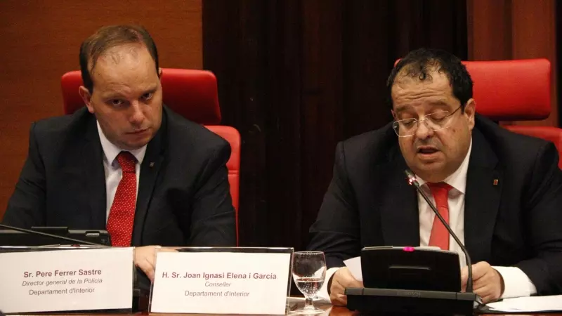 El director general dels Mossos d'Esquadra, Pere Ferrer, i el conseller d'Interior, Joan Ignasi Elena, en una compareixença al Parlament