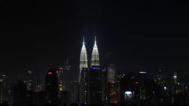 Kuala Lumpur, en la hora del planeta.