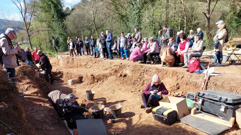 Familiares de los antifascistas asesinados en 1937 asisten al fin de la excavación de la fosa común de El Rellán