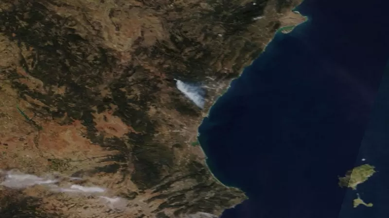 Imagen de satélite del incendio que ha calcinado más de 4.600 hectáreas en Castelló y mantiene a 1.600 vecinos desalojados.