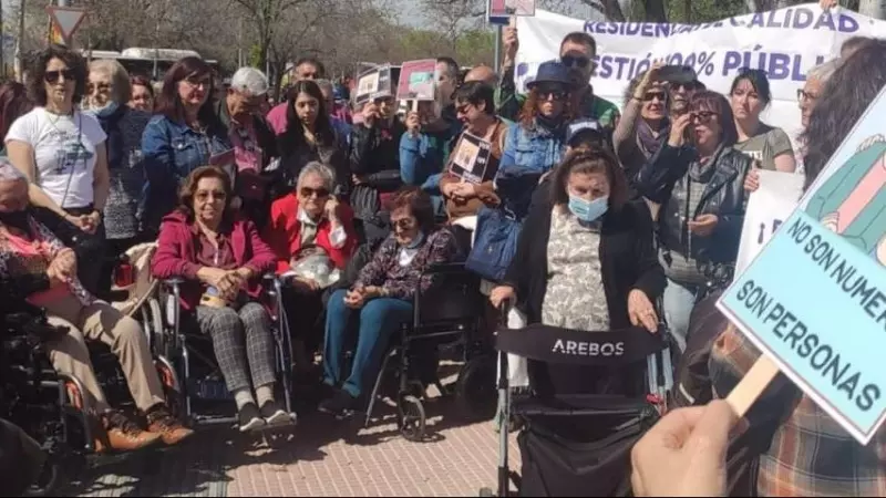 Las trabajadoras de la residencia pública de Alcalá retan a Ayuso: 'Hay ancianos que han muerto por desnutrición'