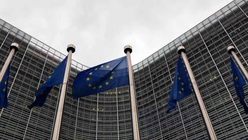 Banderas europeas en la Comisión Europea en Bruselas.