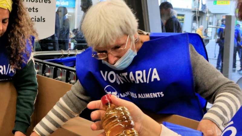 Voluntàries durant el Gran Recapte d'aliments.