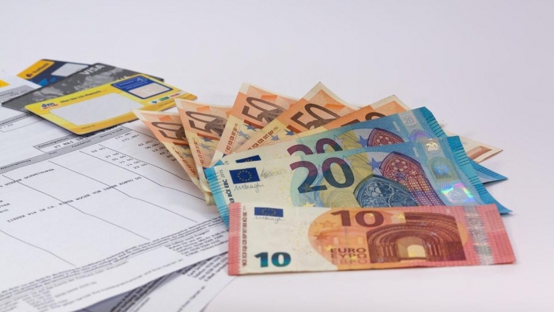 El cheque de 200 euros para 2023: ¿hay que incluirlo en la declaración de la renta?