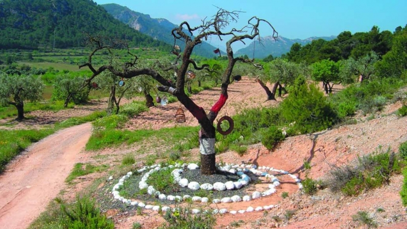 L'obra 'Frutos del olvido', que trobem al camí de Gandesa a Cobera d'Ebre