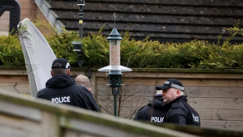 La Policía se persona en la casa del ex director ejecutivo del el esposo de la ex primera ministra de Escocia, Nicola Sturgeon, Peter Murrell, en Glasgow, a 5 de abril de 2023.
