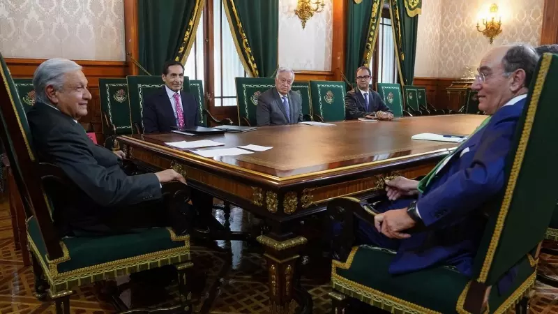 El presidente de México, Andres Manuel Lopez Obrador, con el presidente de Iberdrola, Ignacio Sánchez Galan, en un encuentro en el Palacio Nacional de Ciudad de México.