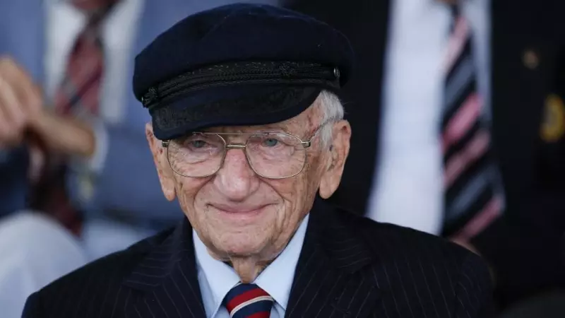 Benjamin Ferencz asiste a la ceremonia de entrega de premios en honor a los veteranos de la Segunda Guerra Mundial en la ciudad de Nueva York.