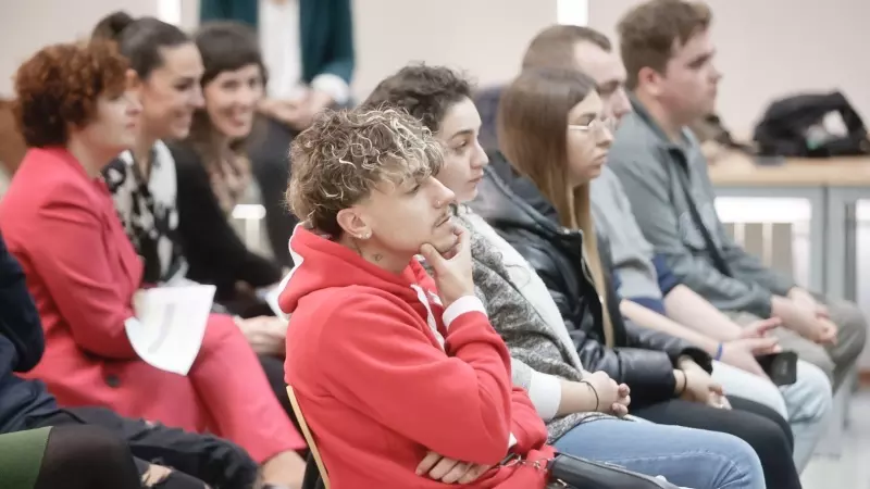 Un grupo de jóvenes durante una de las jornadas de trabajo de Ayuda en Acción para la preparación del informe.