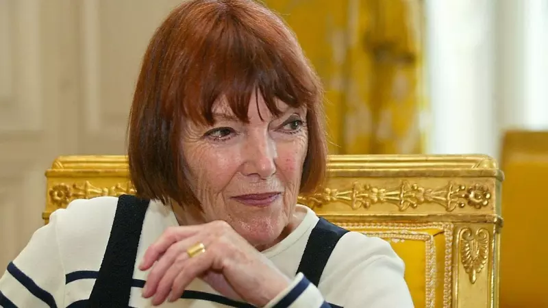 Foto de archivo tomada el 17 de junio de 2004 de la estilista británica Mary Quant durante una entrevista en París, a 13 de abril de 2023.