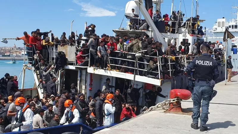 Quasi 450 morti nel Mediterraneo in tre mesi: un’emergenza migratoria che non interessa né all’Italia né all’Ue