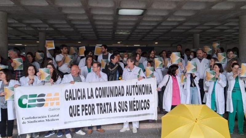 14/4/23 Protesta de los médicos en huelga en el hospital de A Coruña.