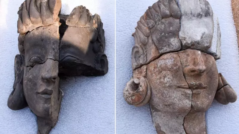 Dos de las esculturas tartésicas encontradas en el yacimiento arqueológico del Turuñuelo de Guareña (Badajoz).