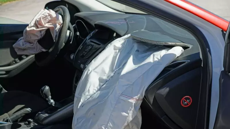 19/04/2023. Vista del interior de un coche, después de que los airbags saltasen, a 23 de enero de 2017.