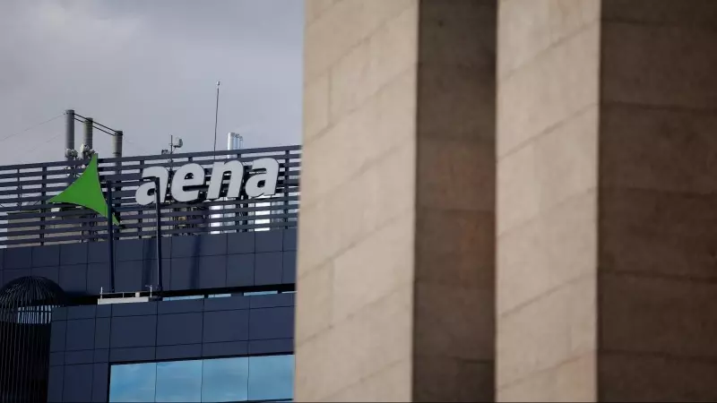 El logo de Aena, en la sede central del gestor de la red de aeropuertos, en Madrid. E.P./Alejandro Martínez Vélez