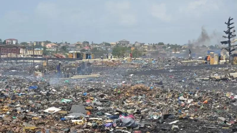 Agbogbloshie, en Acra (Ghana), es uno de los mayores vertederos de basura electrónica que llega de Europa de forma ilegal.