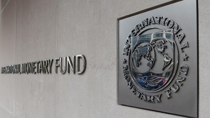 El logo del FMI en su sede en Washington.