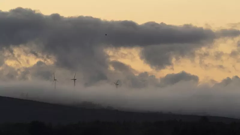 21/04/2023 Las nubes protagonizan esta imagen de los bosques en la Comarca de la Ulloa, al sur de Lugo