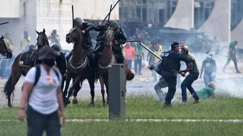 Partidarios del expresidente, Jair Bolsonaro, durante las revueltas en el Palacio de Planalto, Brasilia (Brasil).