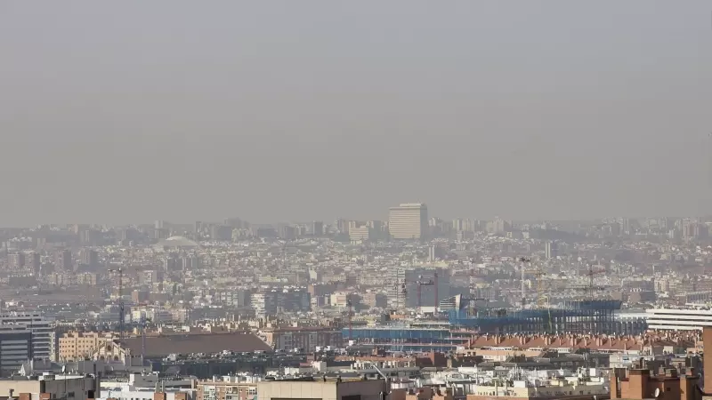 Imagen de la boina de contaminación en Madrid, a 10 de febrero de 2022.