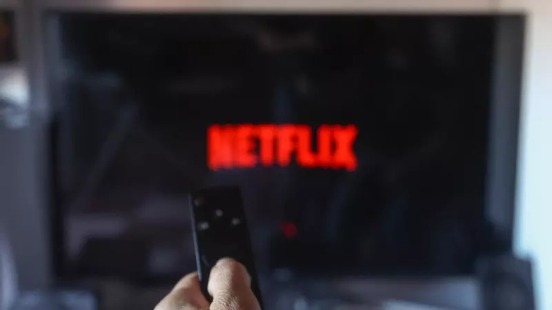 Un usuario se conecta a la plataforma Netflix, a 14 de octubre de 2022, en Madrid (España).