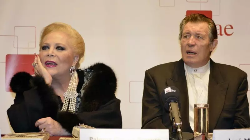 Ramiro Oliver, junto a su esposa Concha Márquez Piquer, durante la presentación de su libro, a 02 de marzo de 2017, en Madrid
